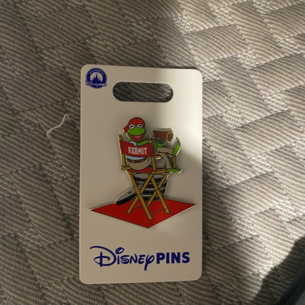 Disney Muppet 2025 Disney Parks Director Kermit The Frog Trading Pin BNWT
